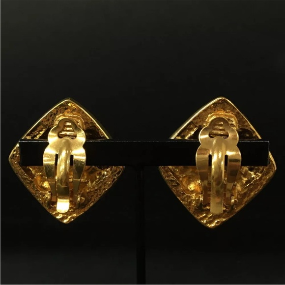 CHANEL CC Logo Gold Tone Earrings - Picture 3 of 7